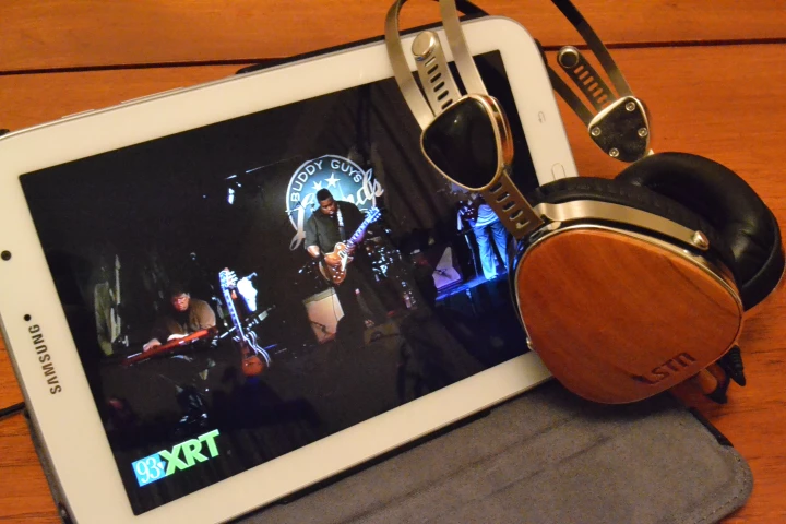 A beech pair of Troubadour headphones from lstn