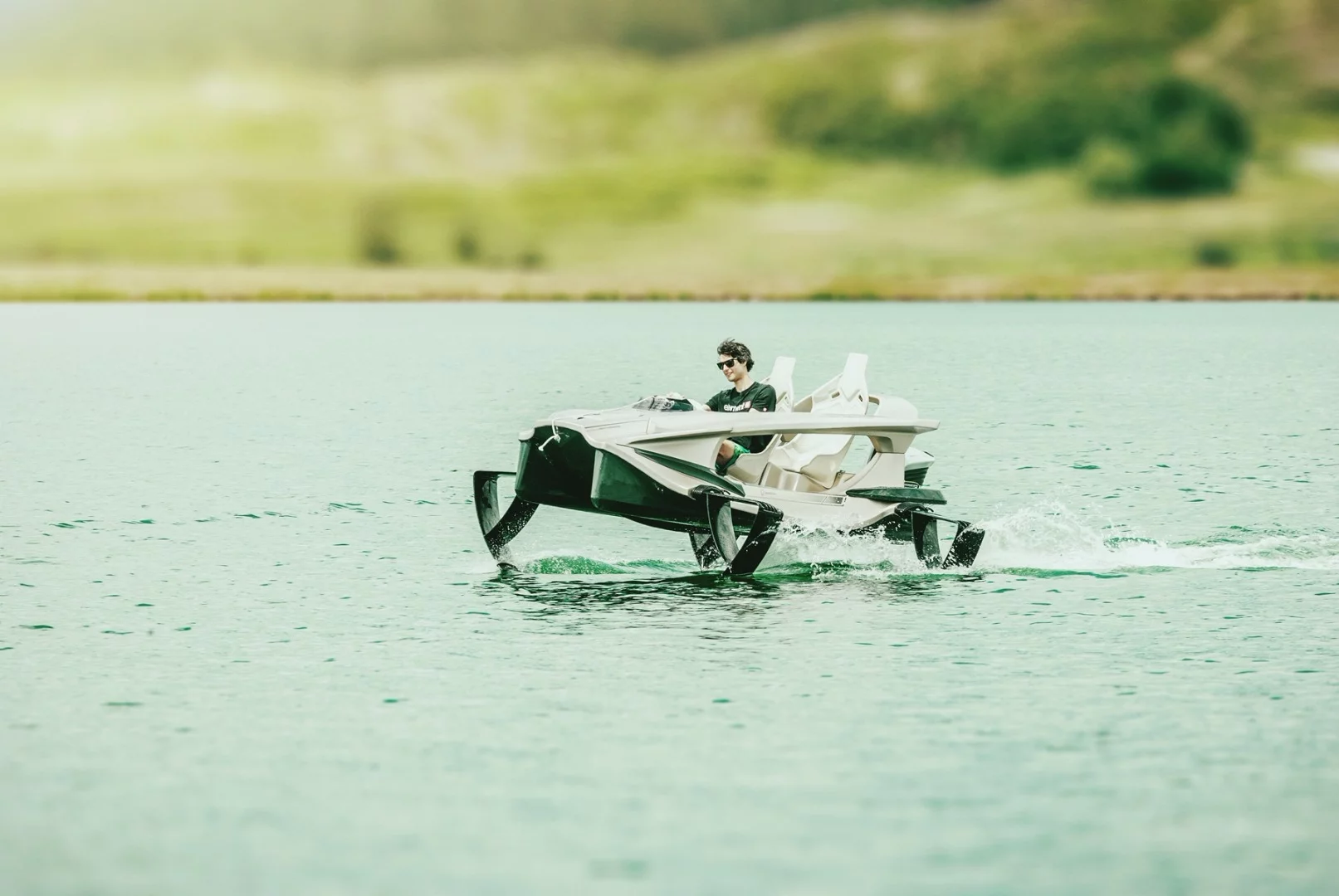The Quadrofoil Q2 can be used at high or low speeds