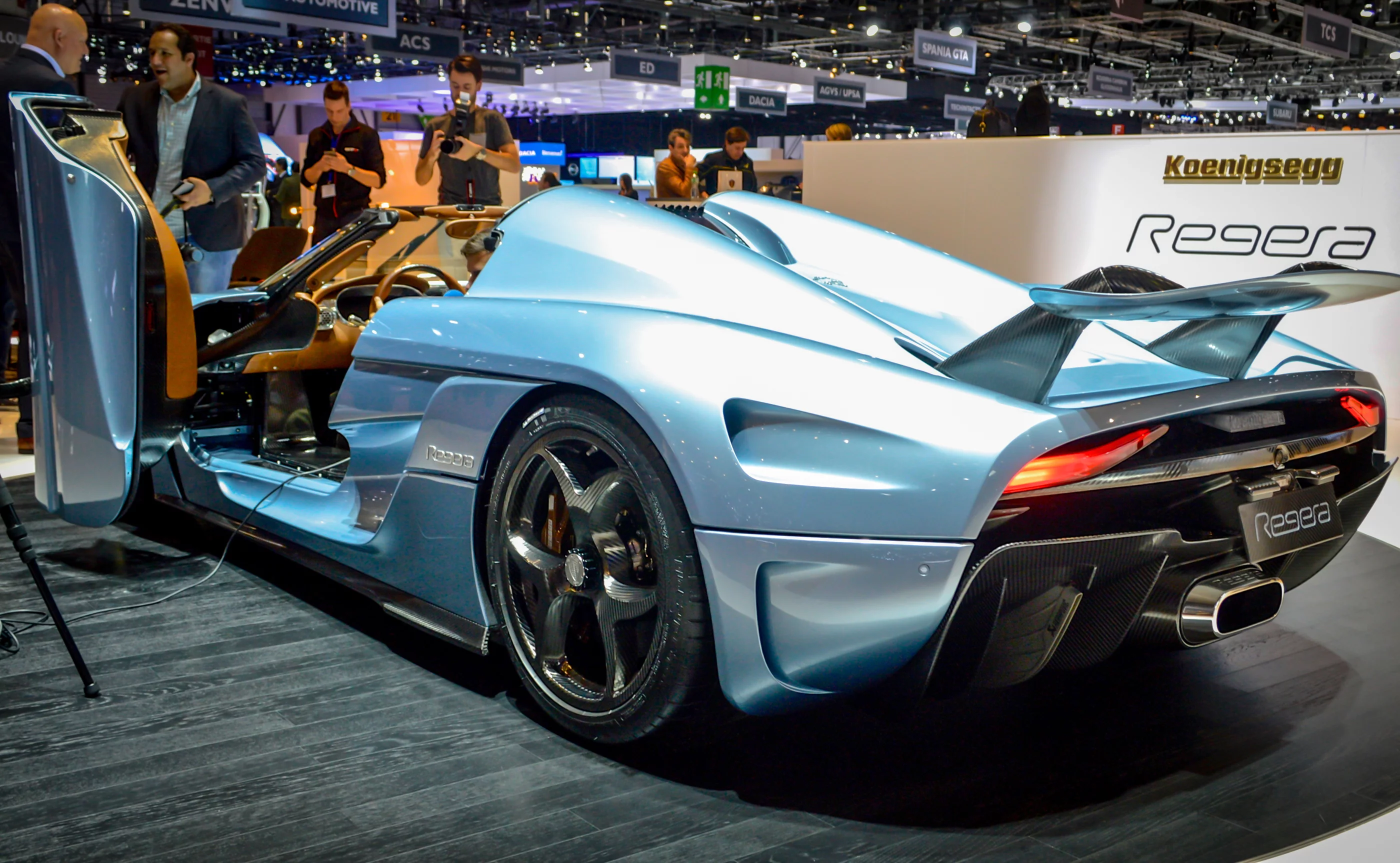 The large rear wing retracts into the body work when not in use (Photo: C.C. Weiss/Gizmag.com)