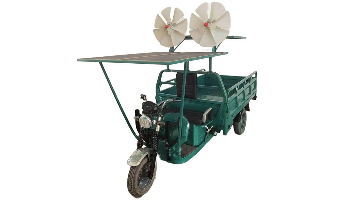 The YLRS Fengchi160 is a half-motorbike, half-flatbed three-wheeler