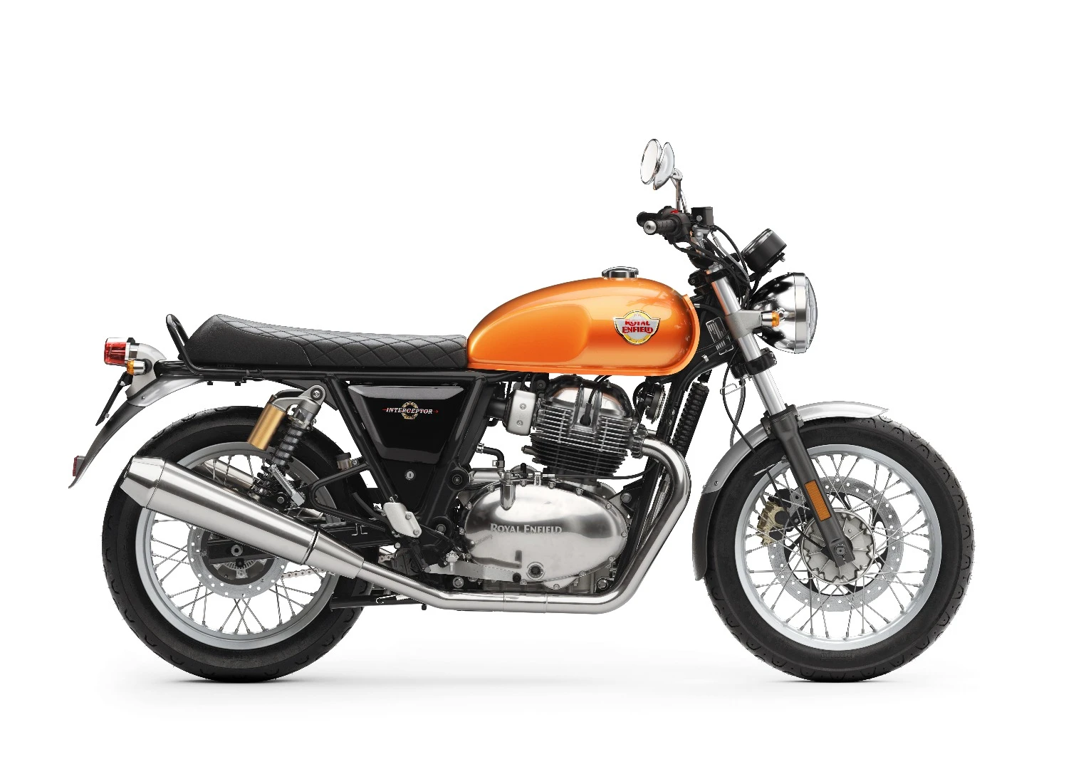 The Interceptor INT 650 retains some of the styling of the old chugger with its teardrop shaped fuel tank, wide bars and sculpted seat