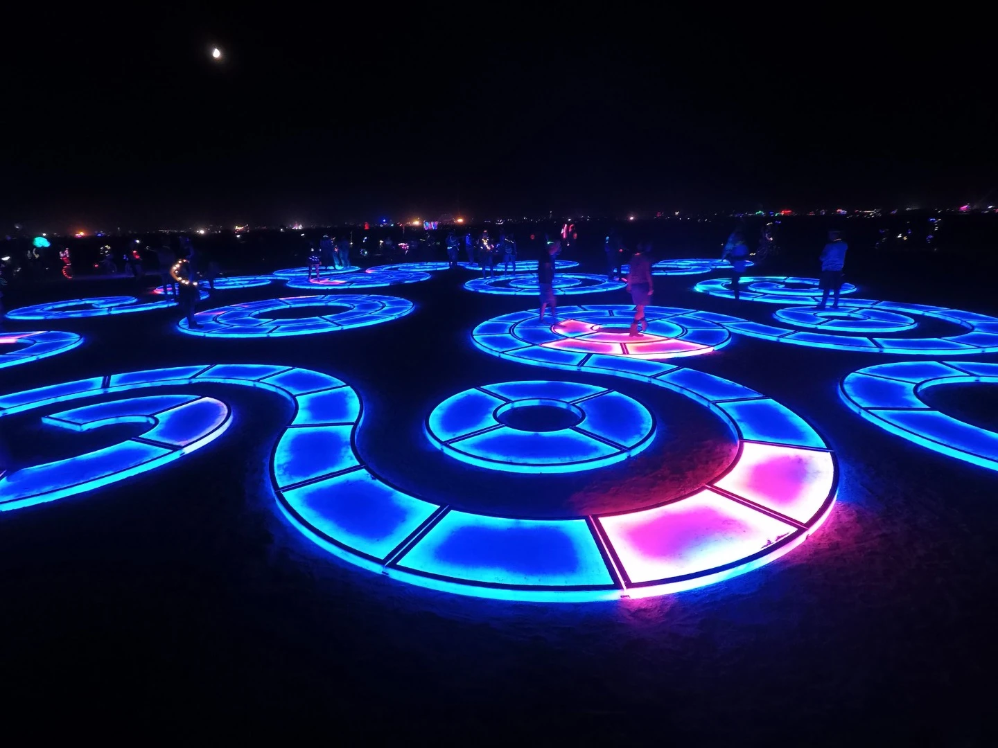 Aqueous, by Jen Lewin – an interactive landscape of meandering pathways of light (Credit: Jeff Terrell, Flickr (CC-BY-NC-ND 2.0))