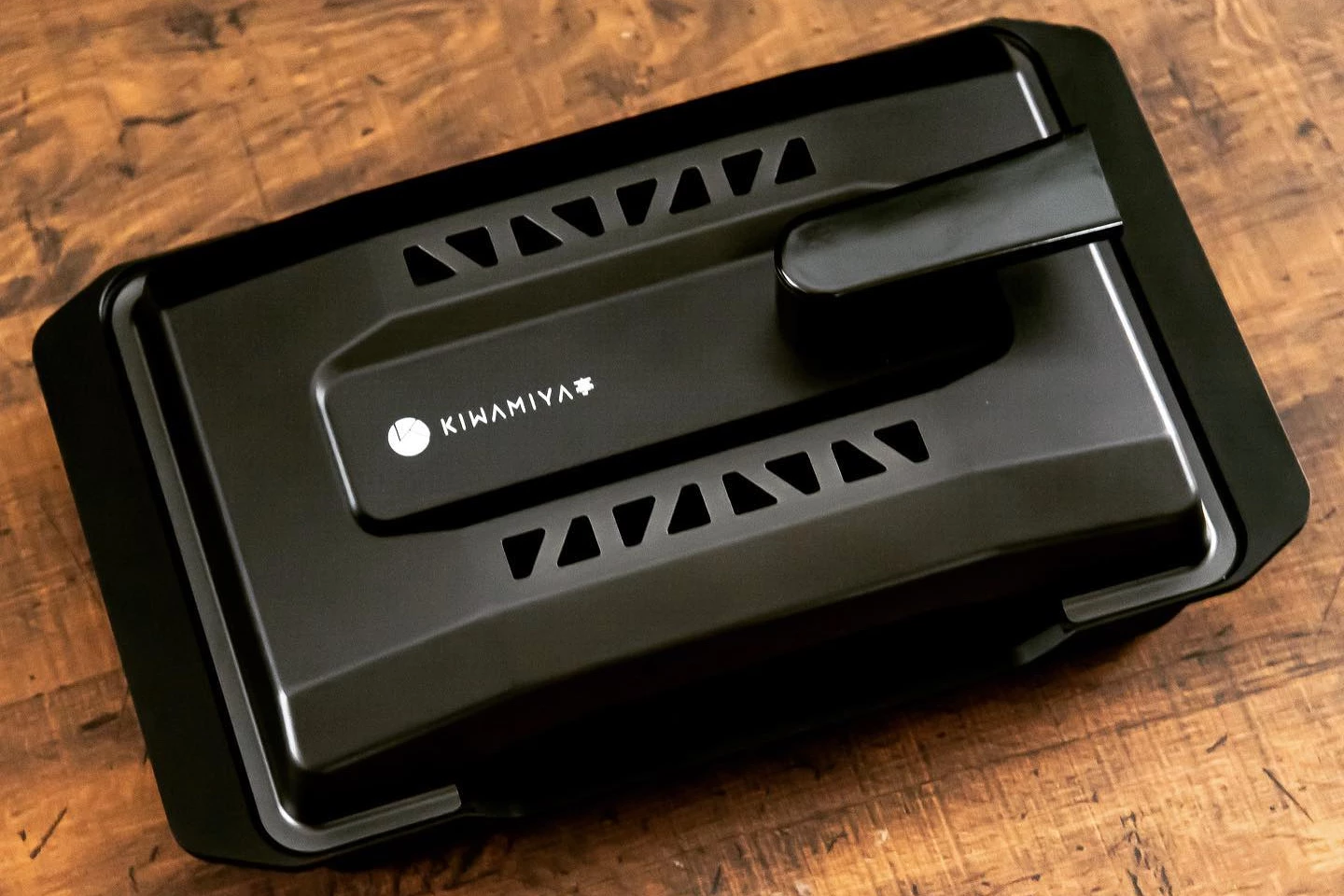 The Grill-X tips the scales at a claimed 4.4 lb (2 kg)