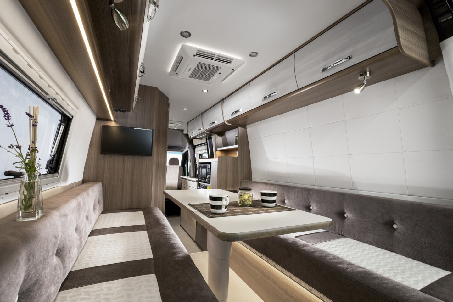 A TV is available optionally, turning the lounge into a TV room