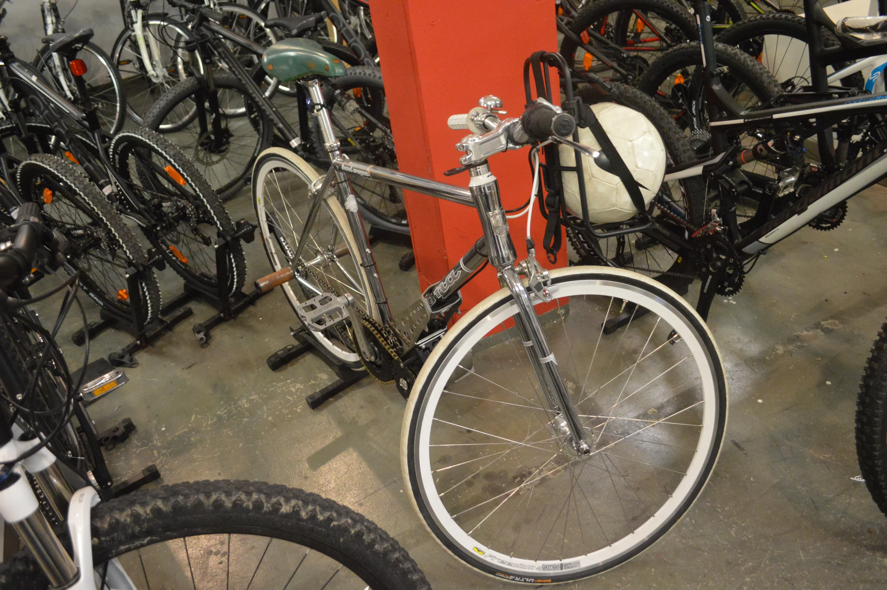 An EGO-kit mounted to a Kona cruiser in Radwerk2010, a bike shop next door to EGO