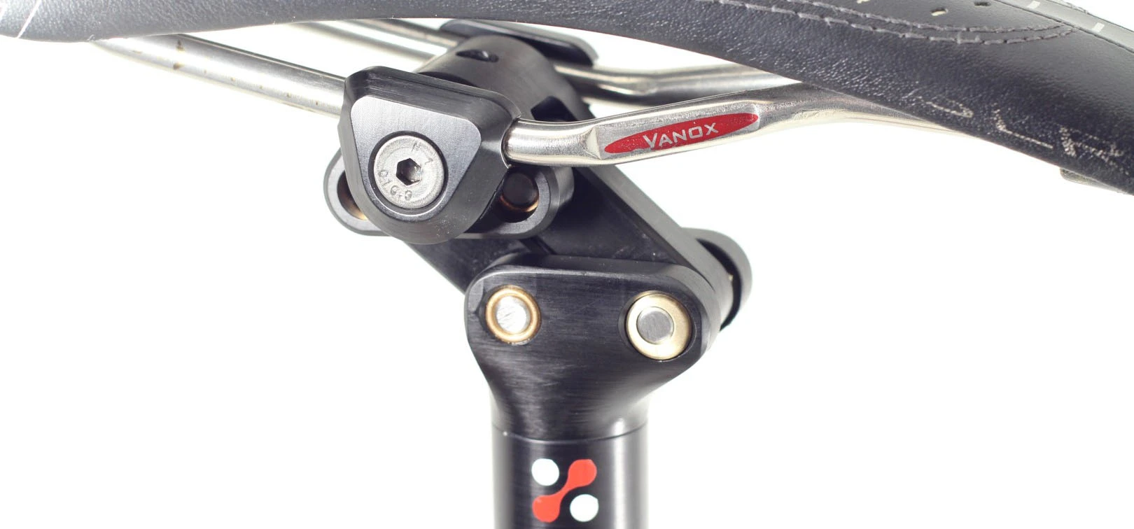 The dual-position seatpost, in road mode