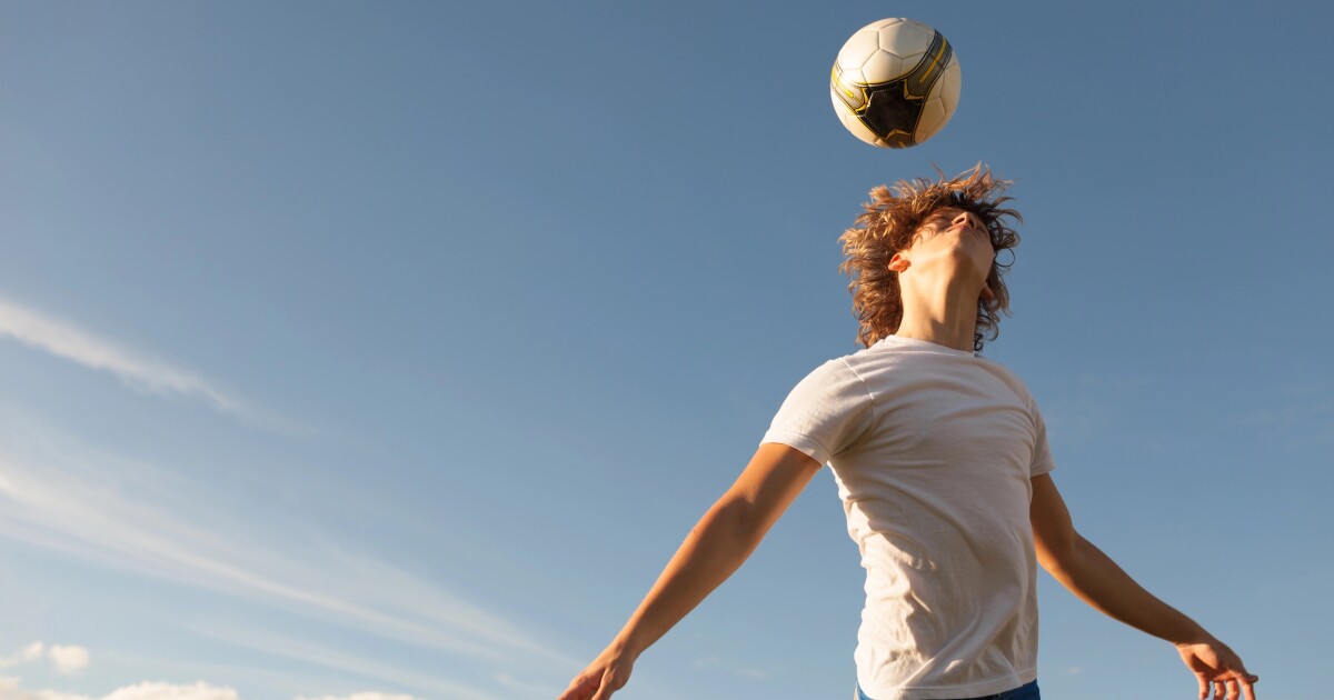 Soccer heading linked to brain changes and learning issues Soccer heading linked to brain changes and learning issues
