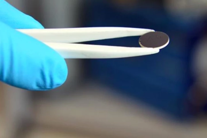 In its current form, the battery actually works best at temperatures of 95° Celsius (203° F) and above