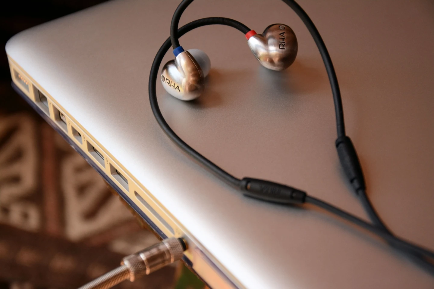 The T20s have a forgiving nature when it comes to lossy audio formats, and are very capable indeed when the resolution is dialed up