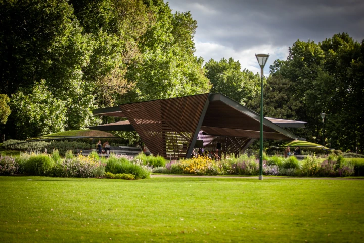 In designing the new MPavilion, Carme Pinós sought to come up with a way to connect the structure to the city