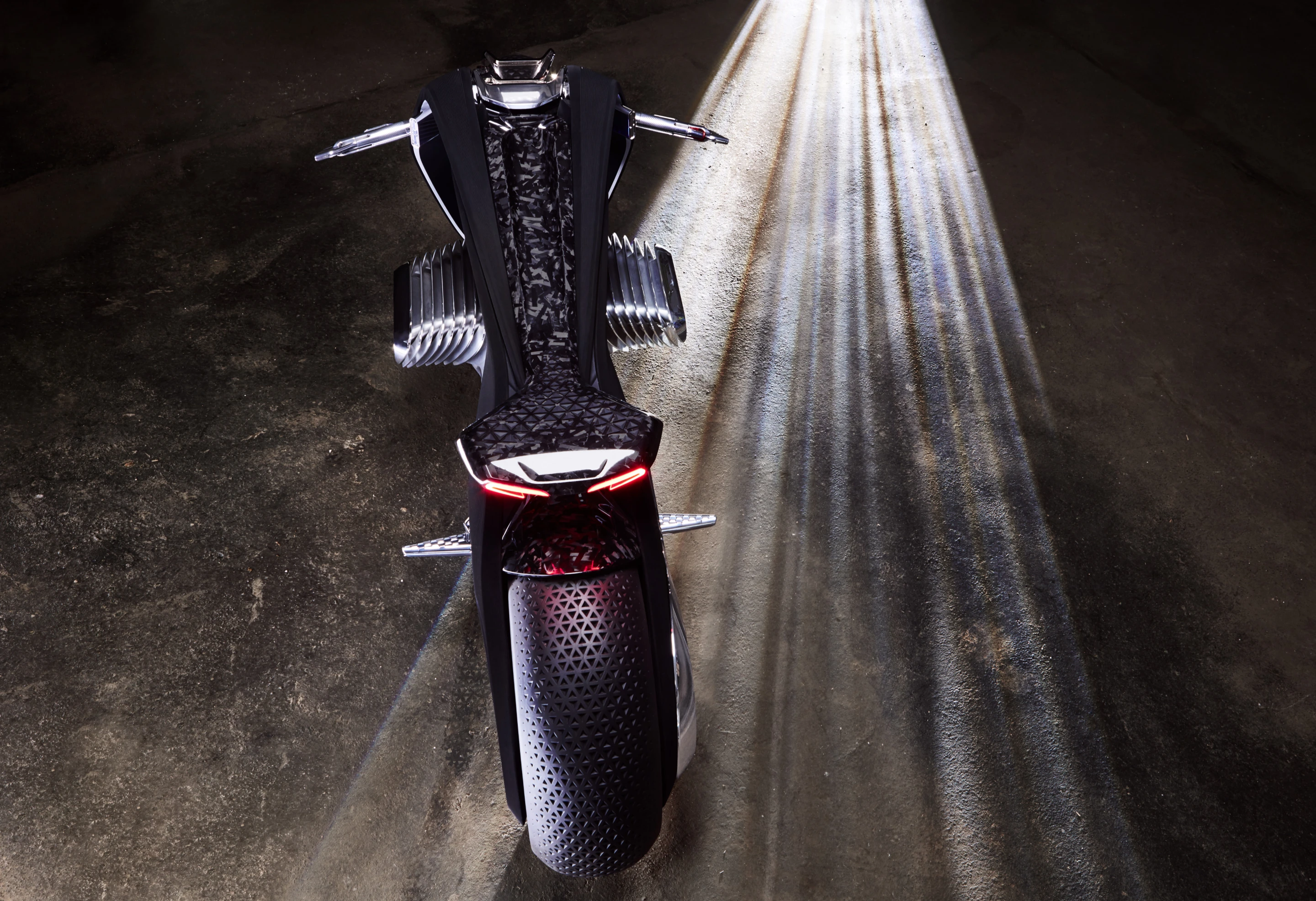 The engine cover is part of the overall Motorrad Vision Next 100’s Flexframe structure, a futuristic, flexible construct