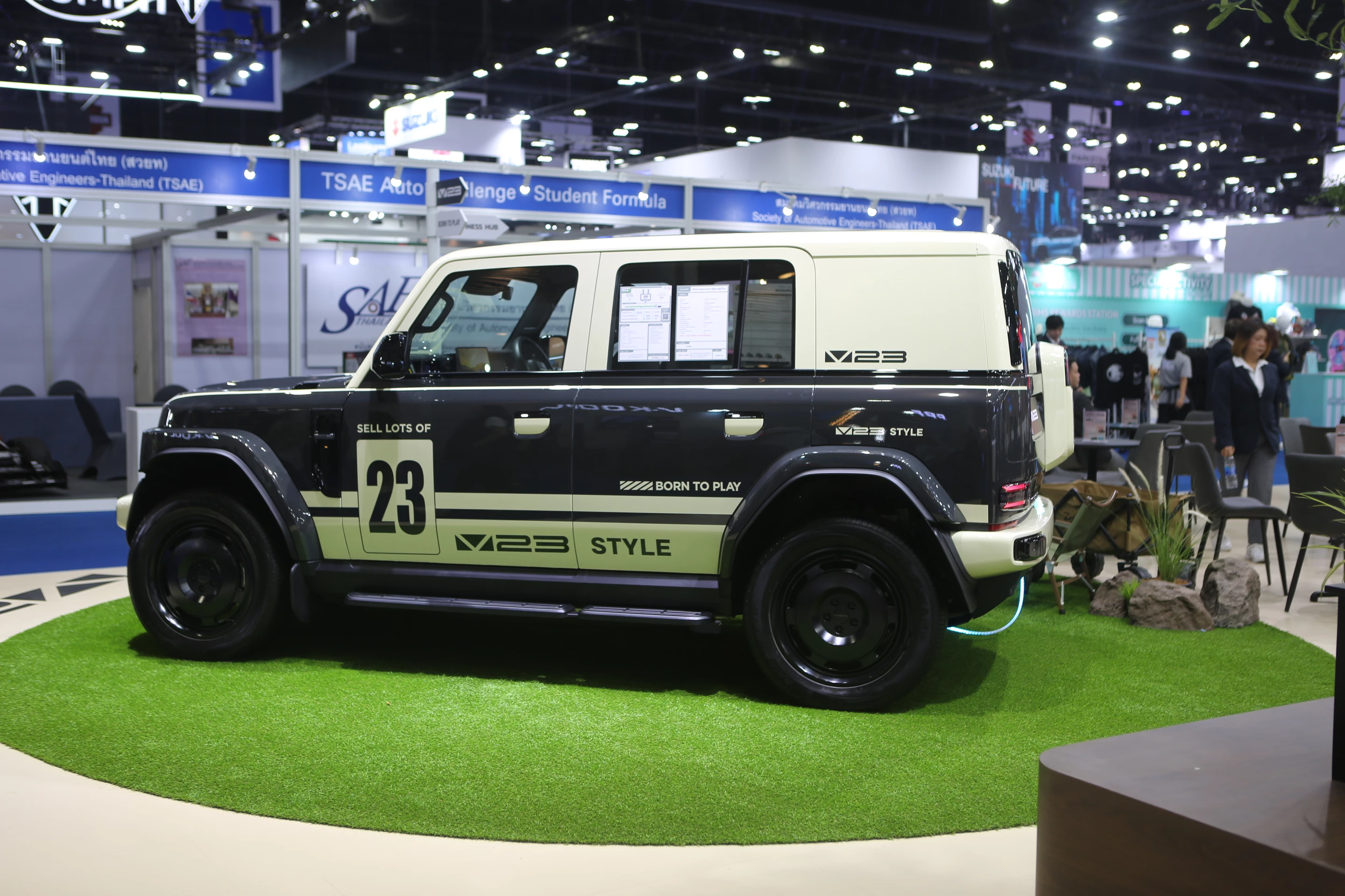 The special-edition paint scheme looks lovely on the little SUV