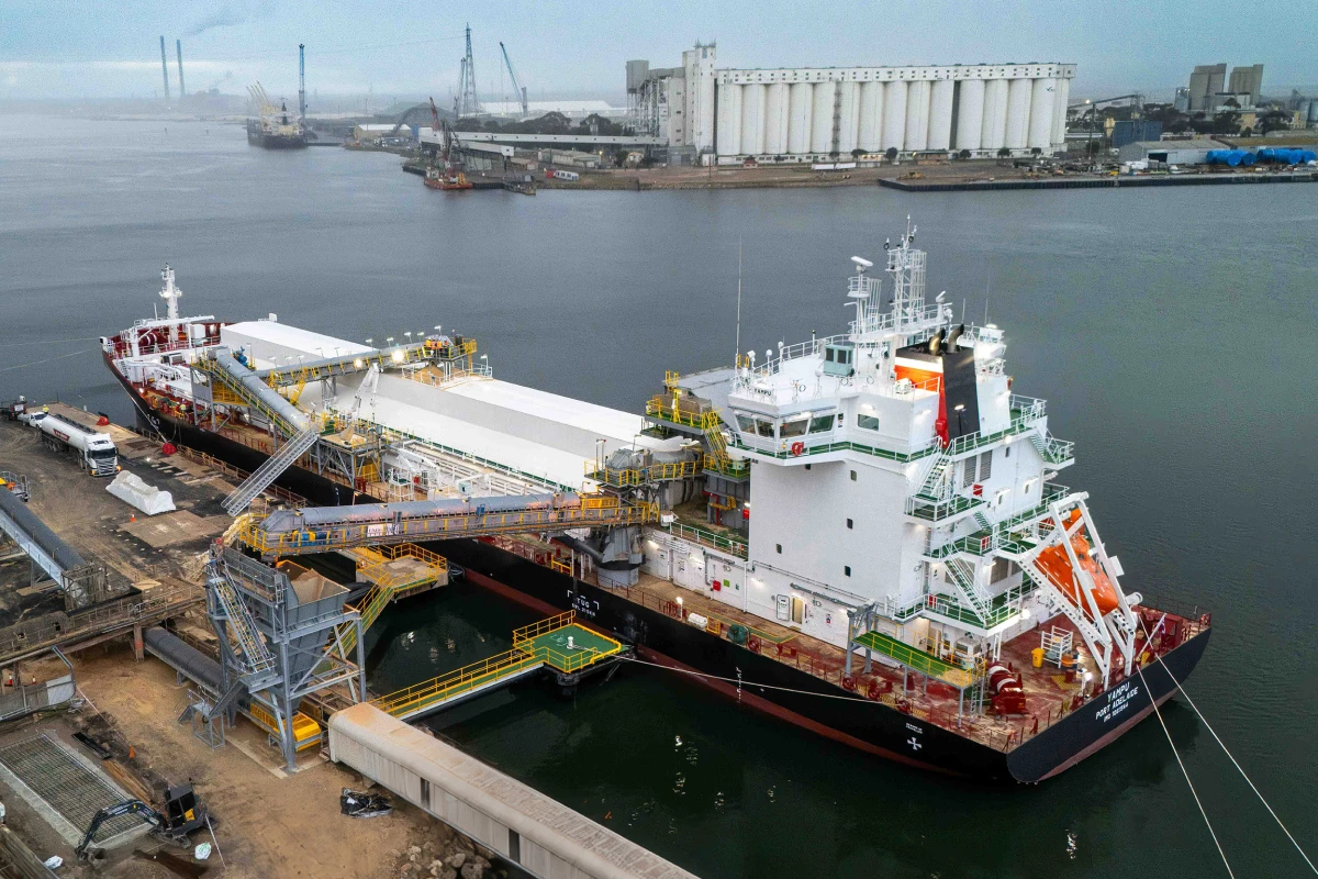 The MV Yampu is not only geared up to sail under electric power – but it is pioneering an automatic self-loading/unloading system