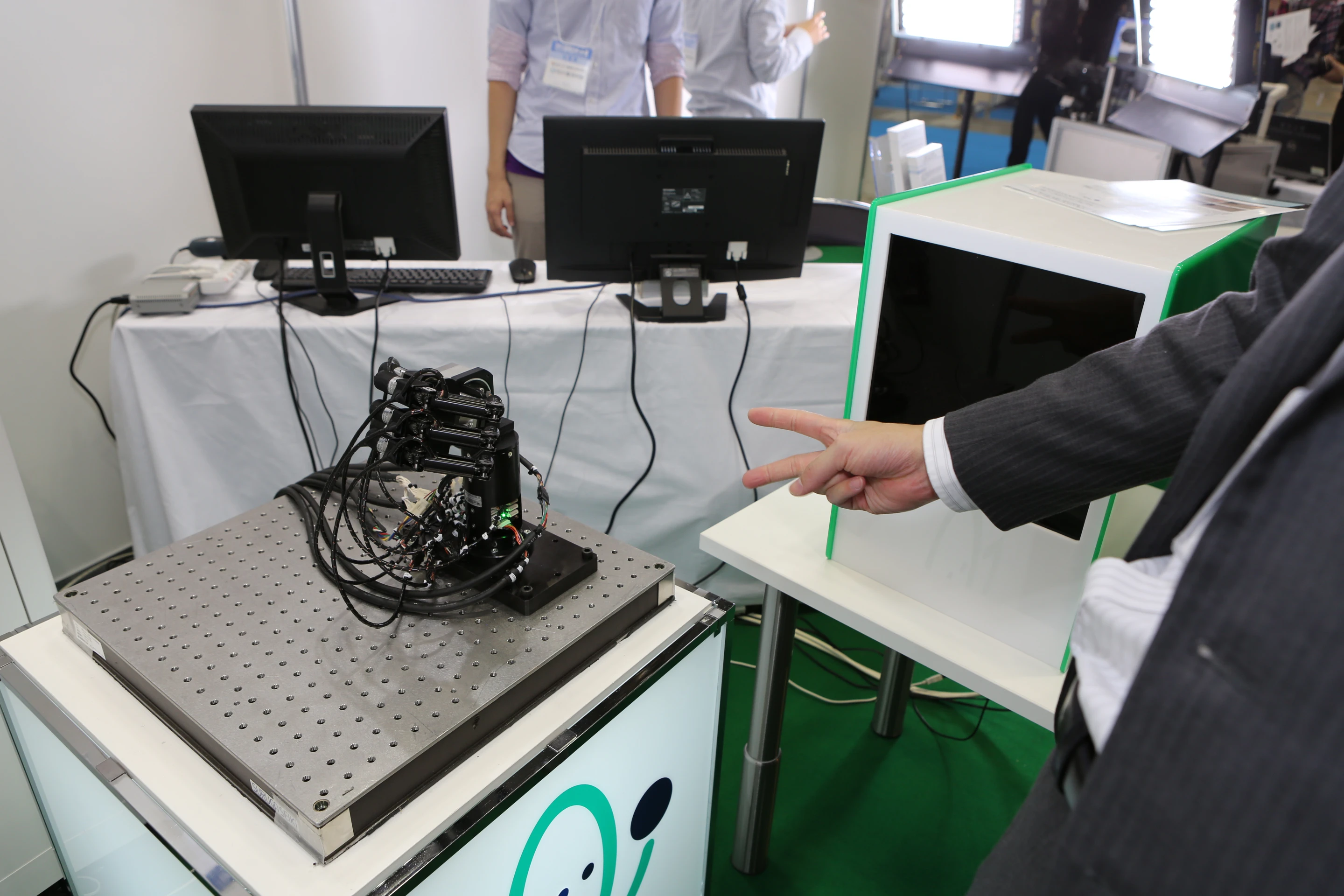 Anyone could approach and try their hand at beating the robot at IREX 2013 (Photo: Mike Hanlon, Gizmag)