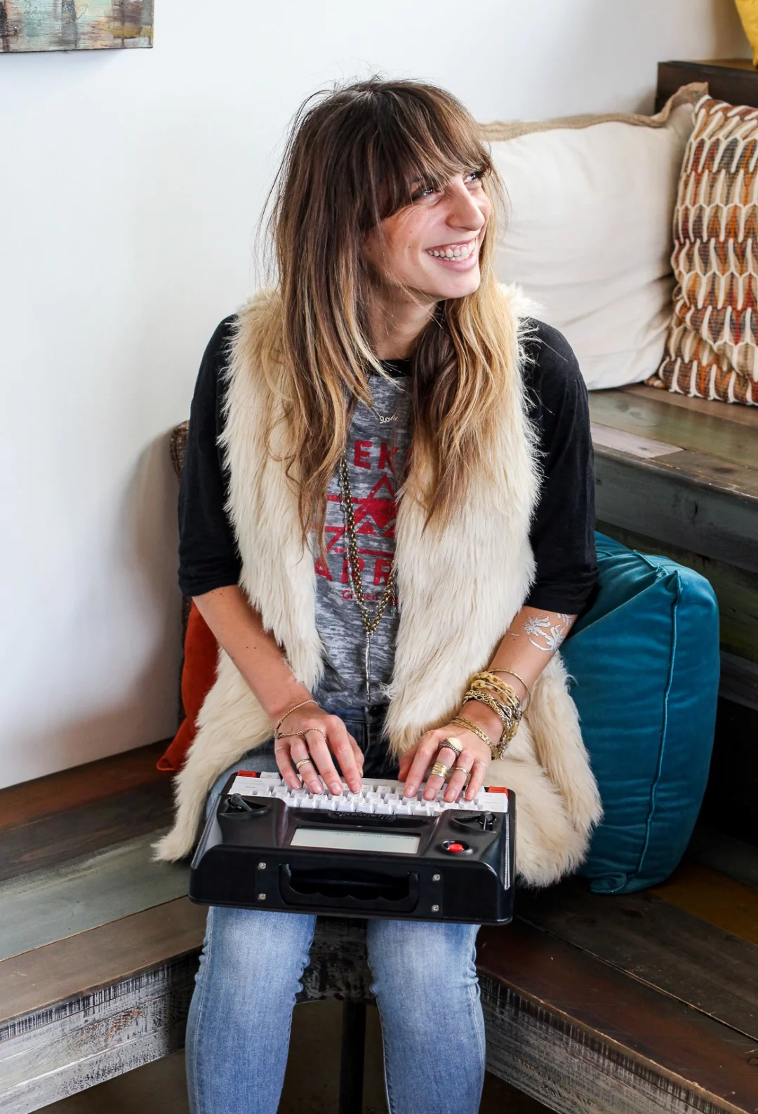 As the user pounds away their work is synced over Wi-Fi to Hemingwrite's web application which is dubbed Postbox