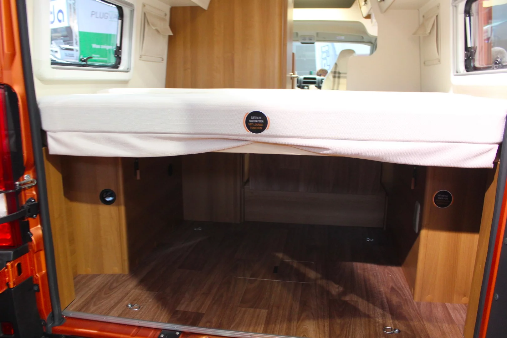 The 600 L features a flexible, multi-fold rear bed