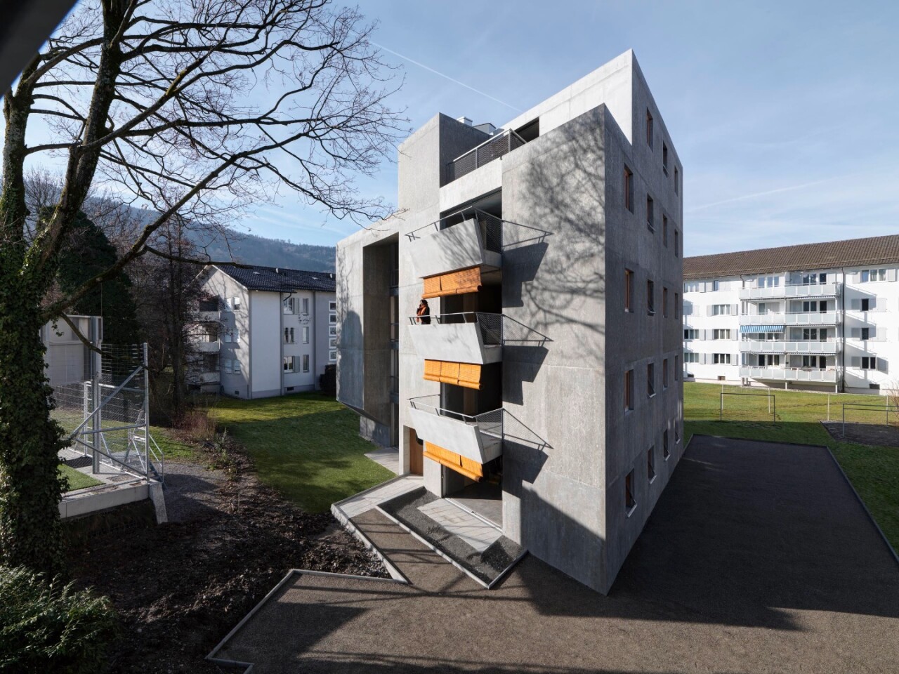 Affordable Housing Langgrütstrasse was commissioned by the Baechi Foundation and is situated on a small plot in the Albisrieden area of Zurich