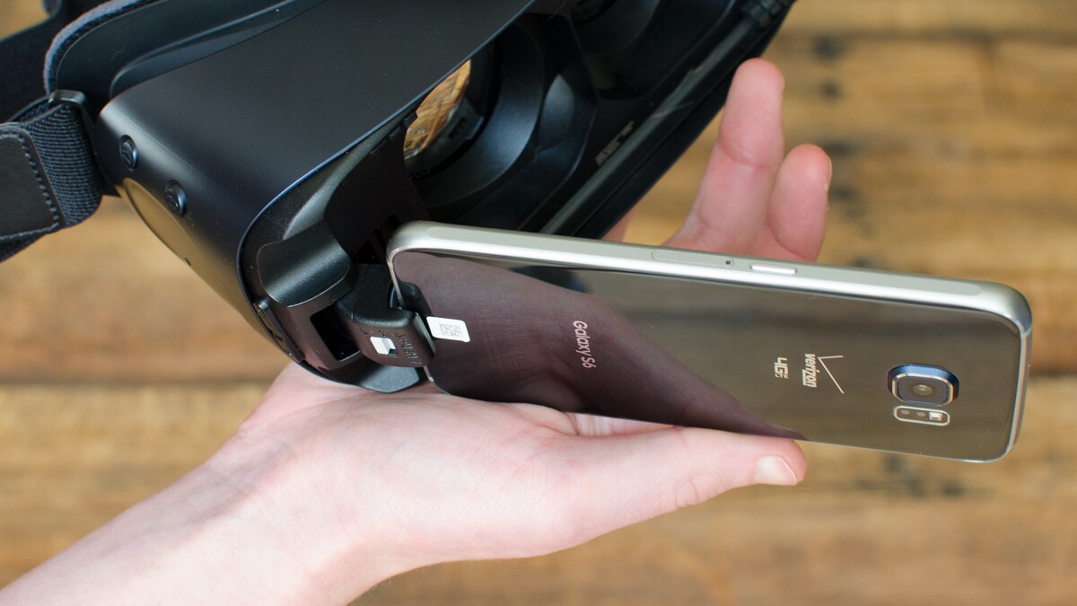 Inserting a phone into the headset