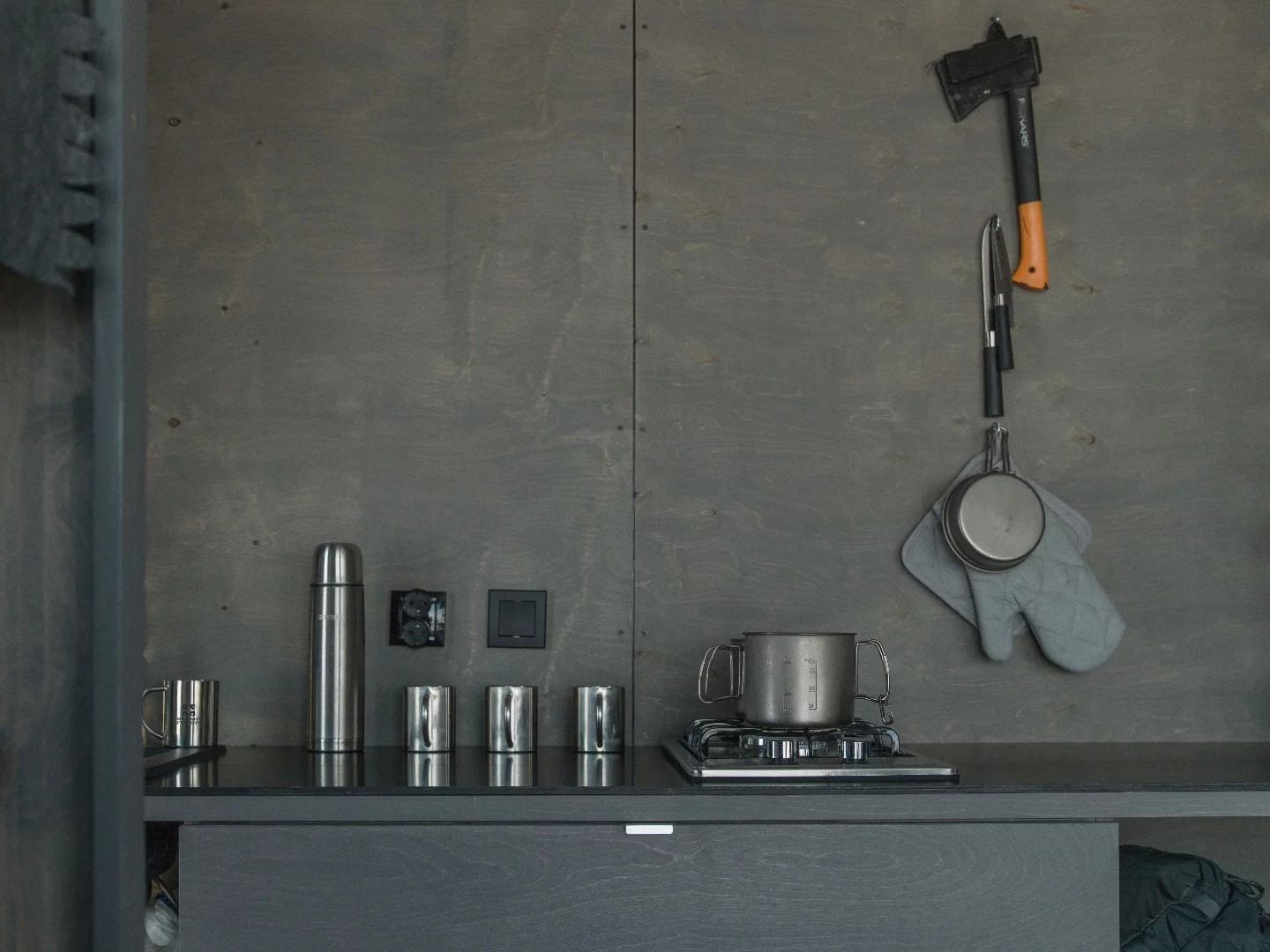 Another shot of the kitchenette
