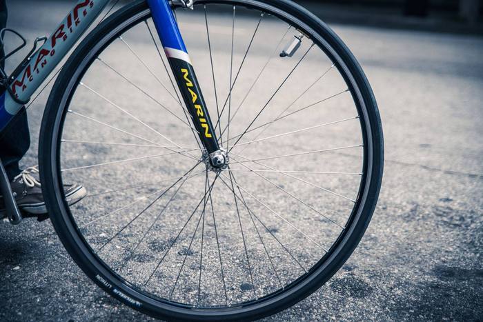 The sensors measure not only air pressure (up to 200 psi/14 bar) but also temperature, wheel rotation and orientation