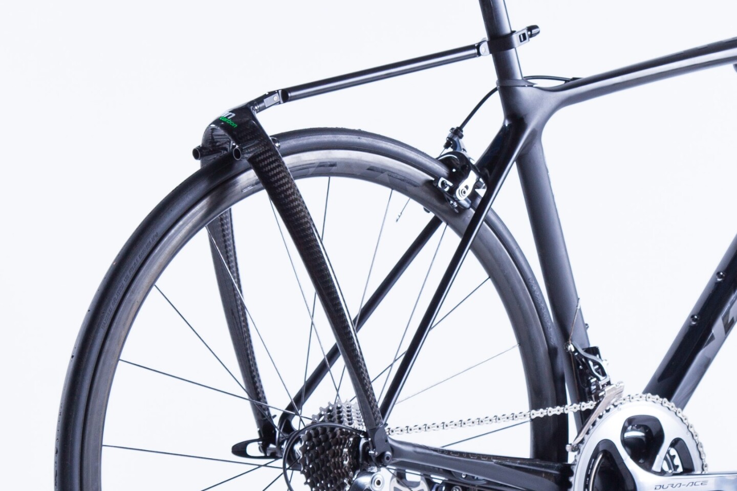 The Tailfin rack is available in black, white or clear-coated carbon