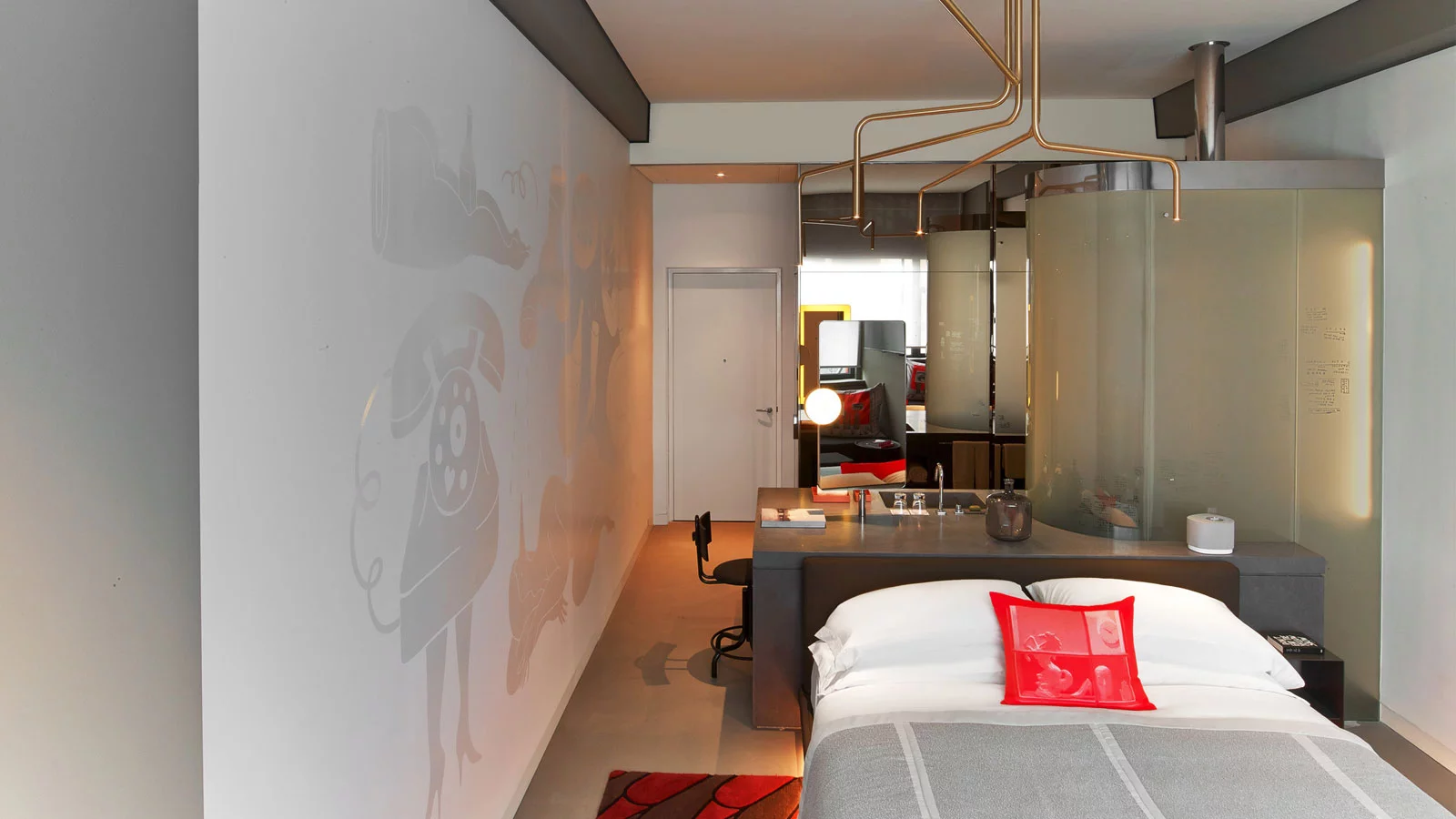 The rooms at W Amsterdam have a modern style