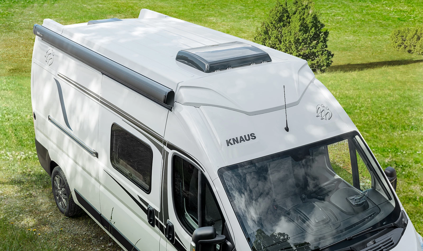 On longer CUV models, the compact pop-up leaves space for a roof-mounted A/C or skylight in back