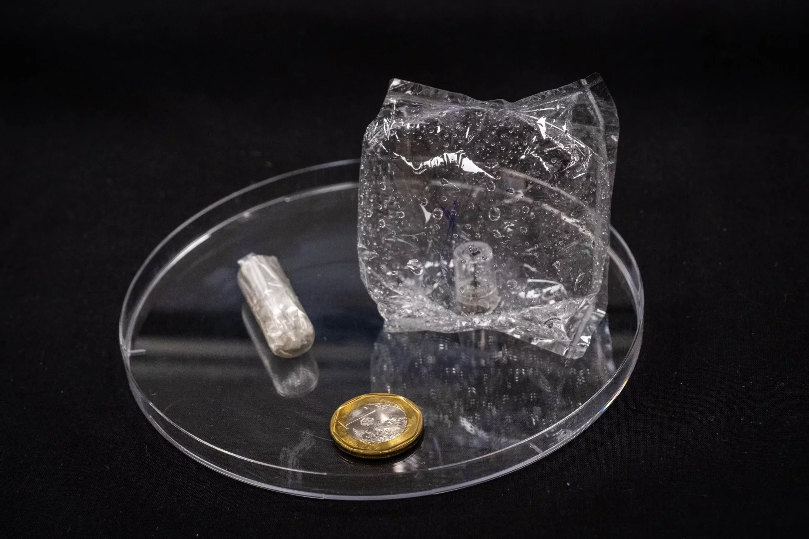 Within three minutes, the EndoPil's balloon contains 120 ml of gas, causing it to float to the top of the stomach