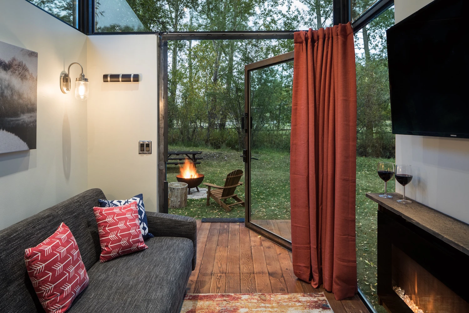 The RoadHaus' size is flexible and measures between 160 to 240 sq ft (14.8 to 22.2 sq m)