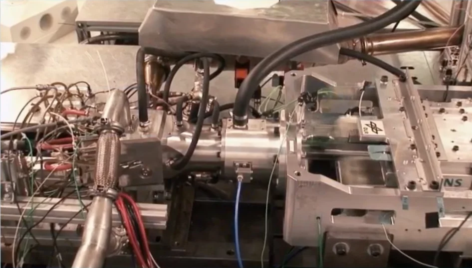 The test bed used to demonstrate the feasibility of DLR's free-piston linear generator