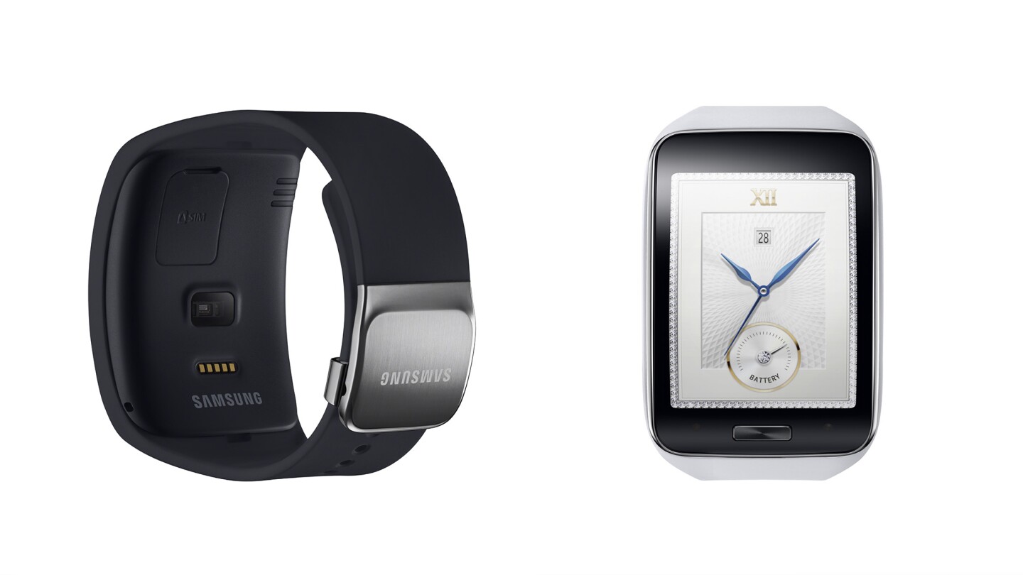 The Gear S features a 2-in curved display