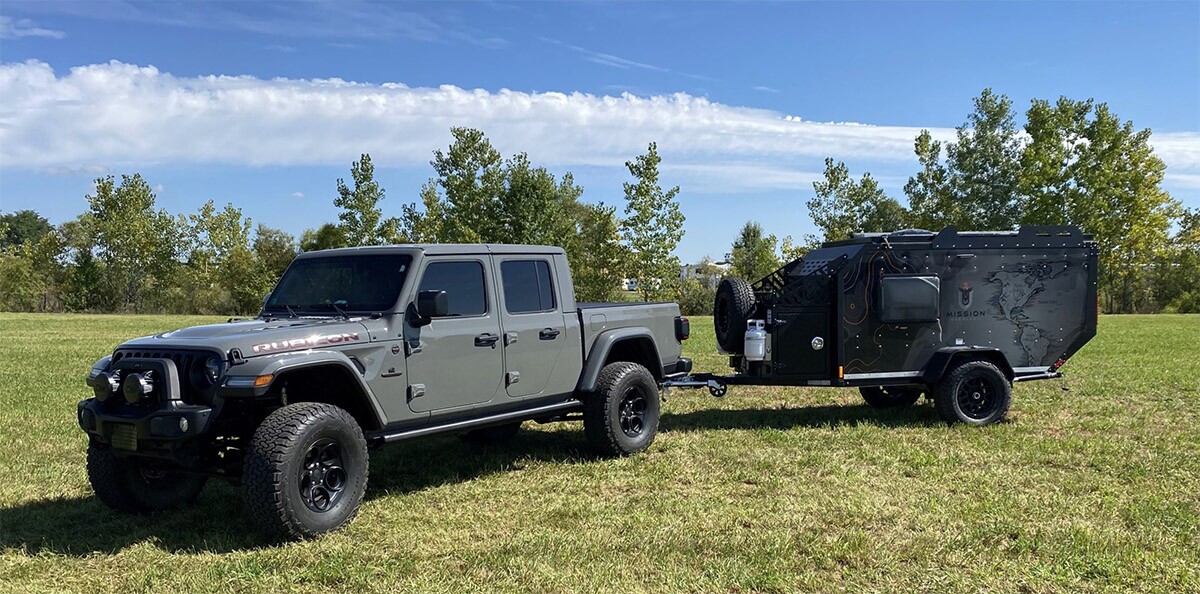 The 360-degree coupler hitch allows for good articulation – crucial for bumpy trails