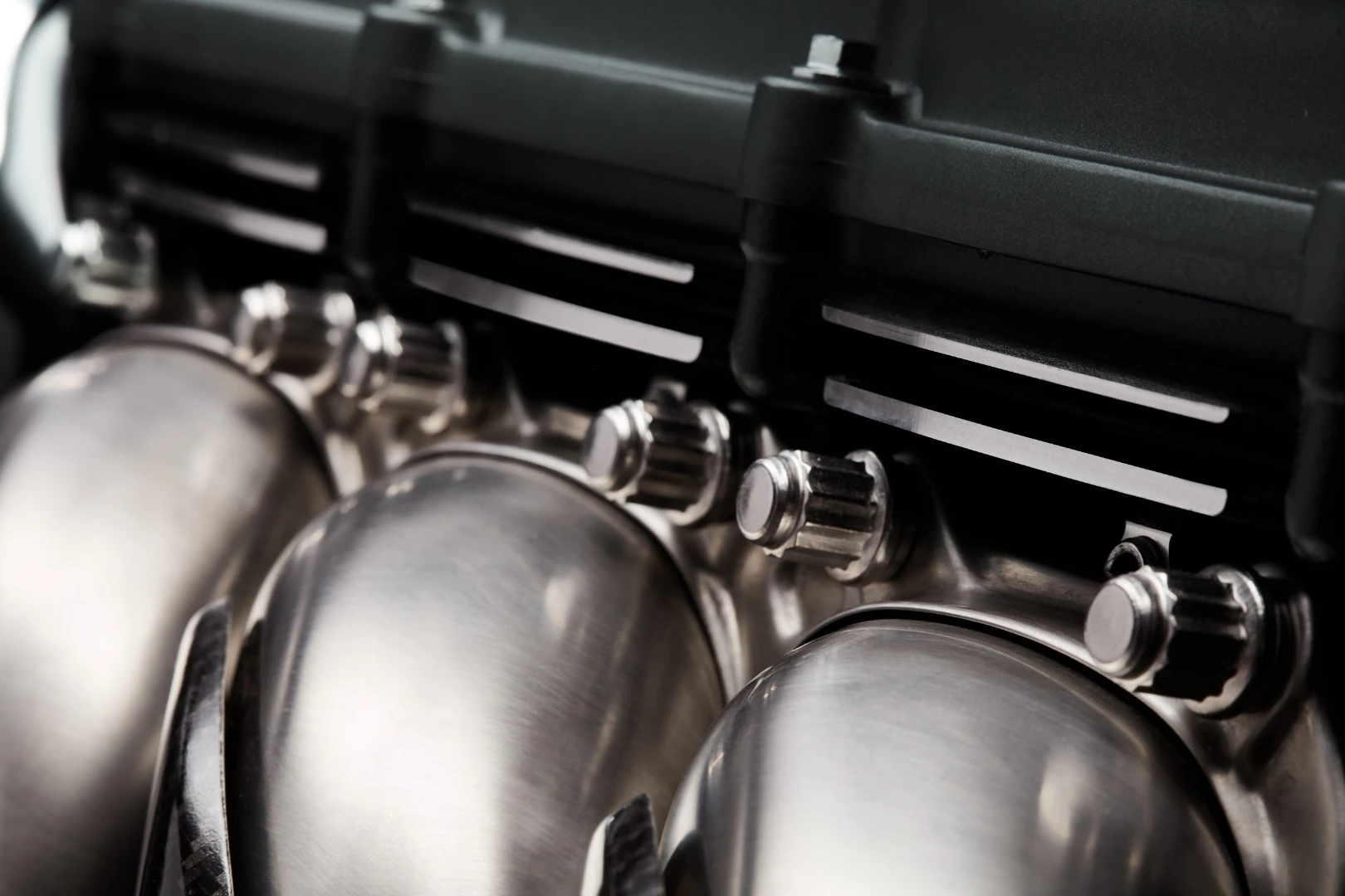 Another close look at the exhaust headers, provided for exhaust header buffs