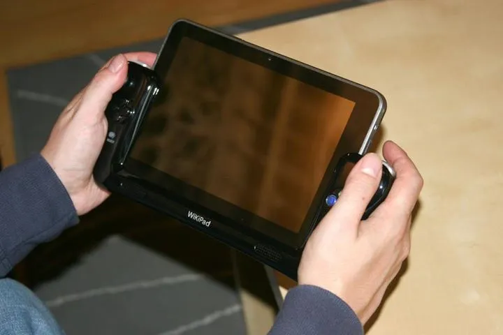 The WikiPad's 8 inch, 1080p touch screen allows for 2D and 3D viewing and playback of all video formats