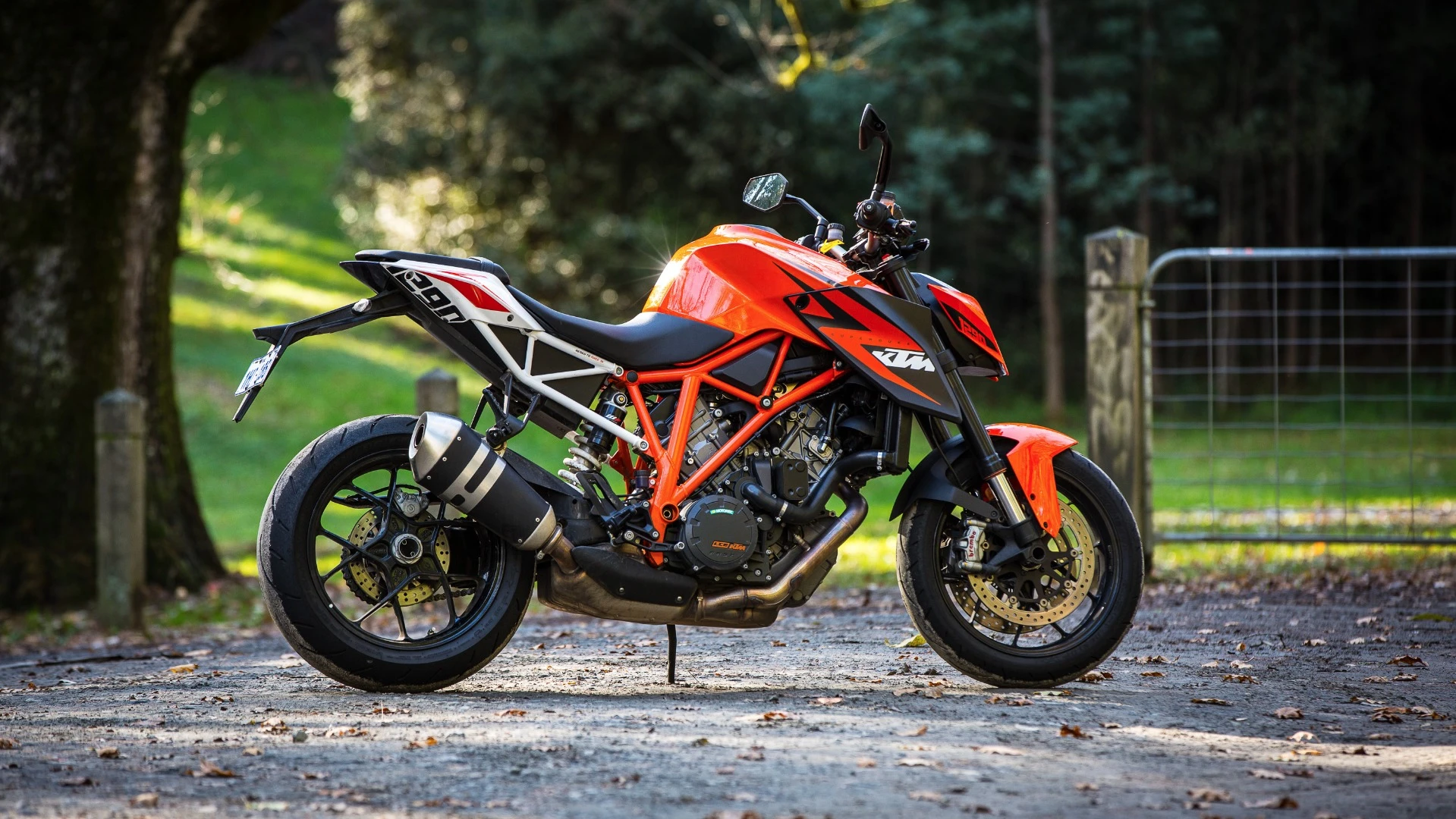 The KTM 1290 Super Duke R's trellis frame looks great but contributes to a bit of flex in bumpy corners