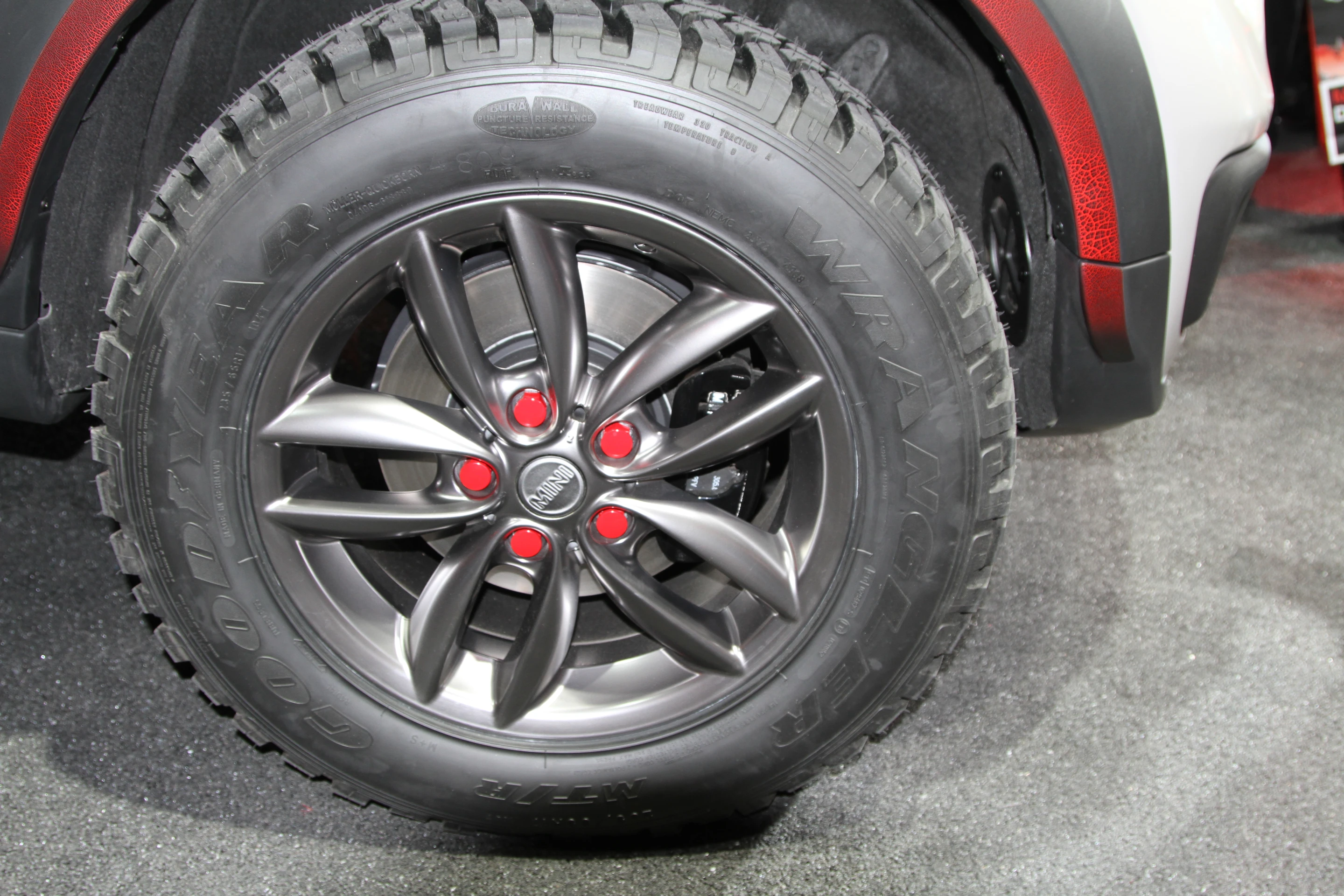 The Mini Beachcomber Concept feature run flat-tyres