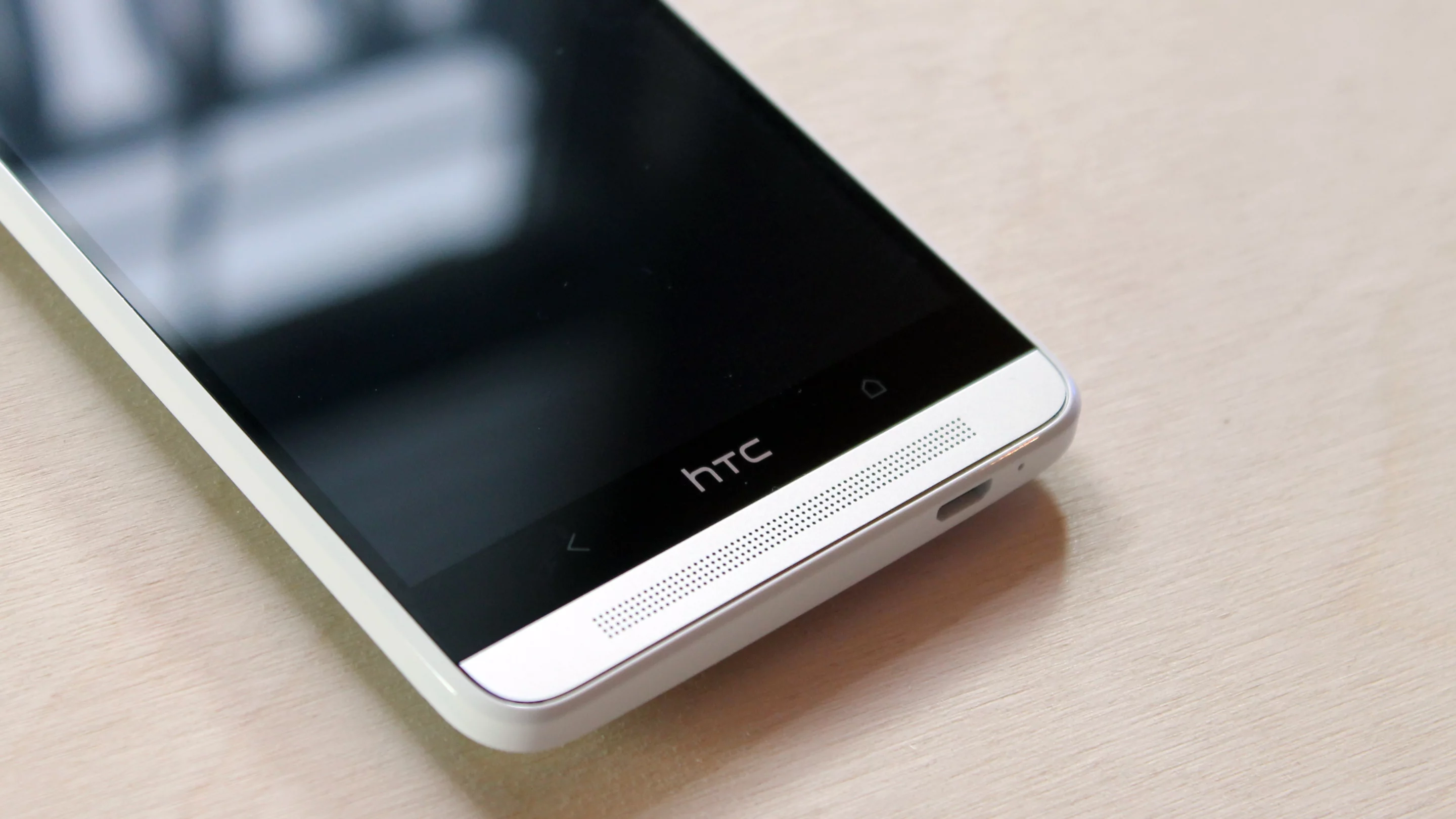 The HTC One's excellent front-facing speakers make their triumphant return in the One max