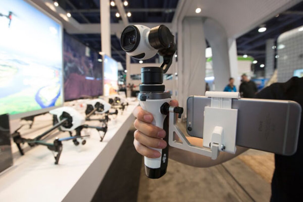 DJI mount lets users transfer stabilized 4K camera from drone to hand