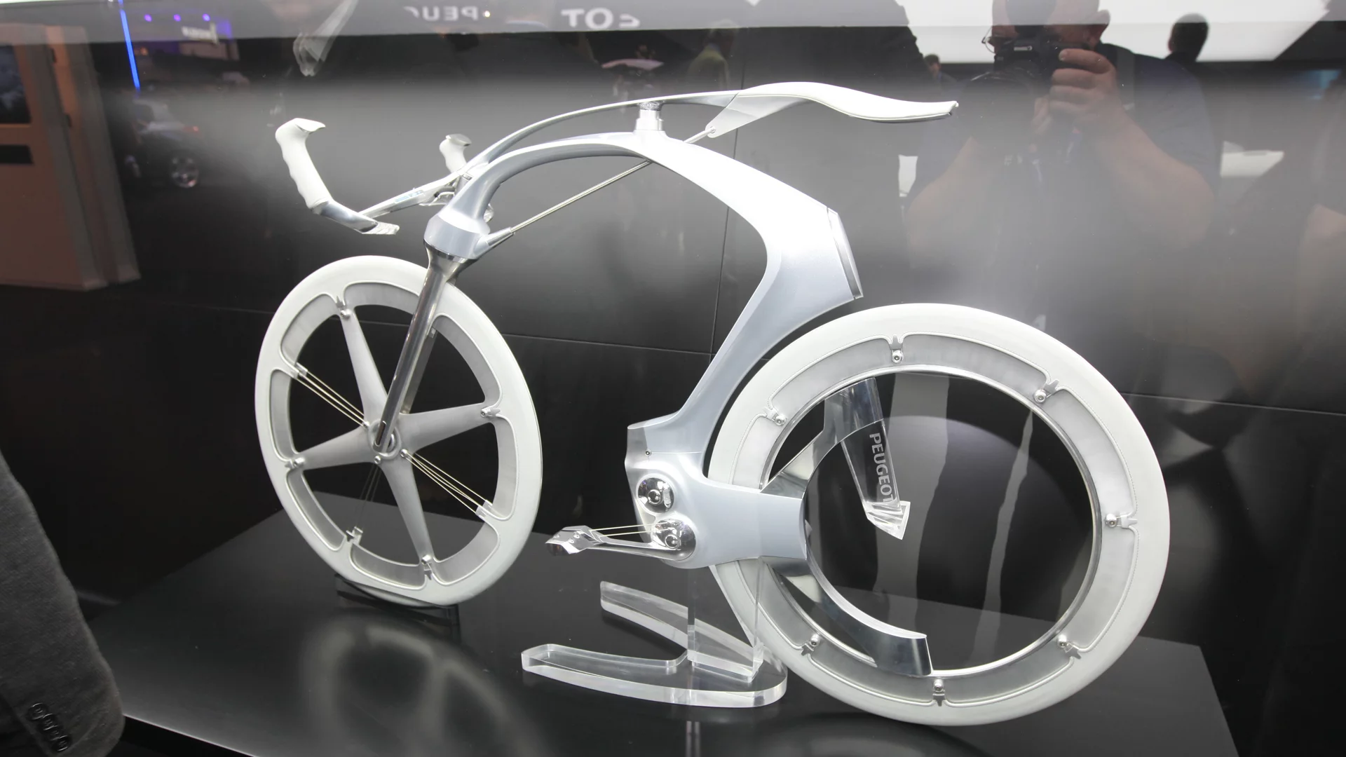 Peugeot's electric assist concept