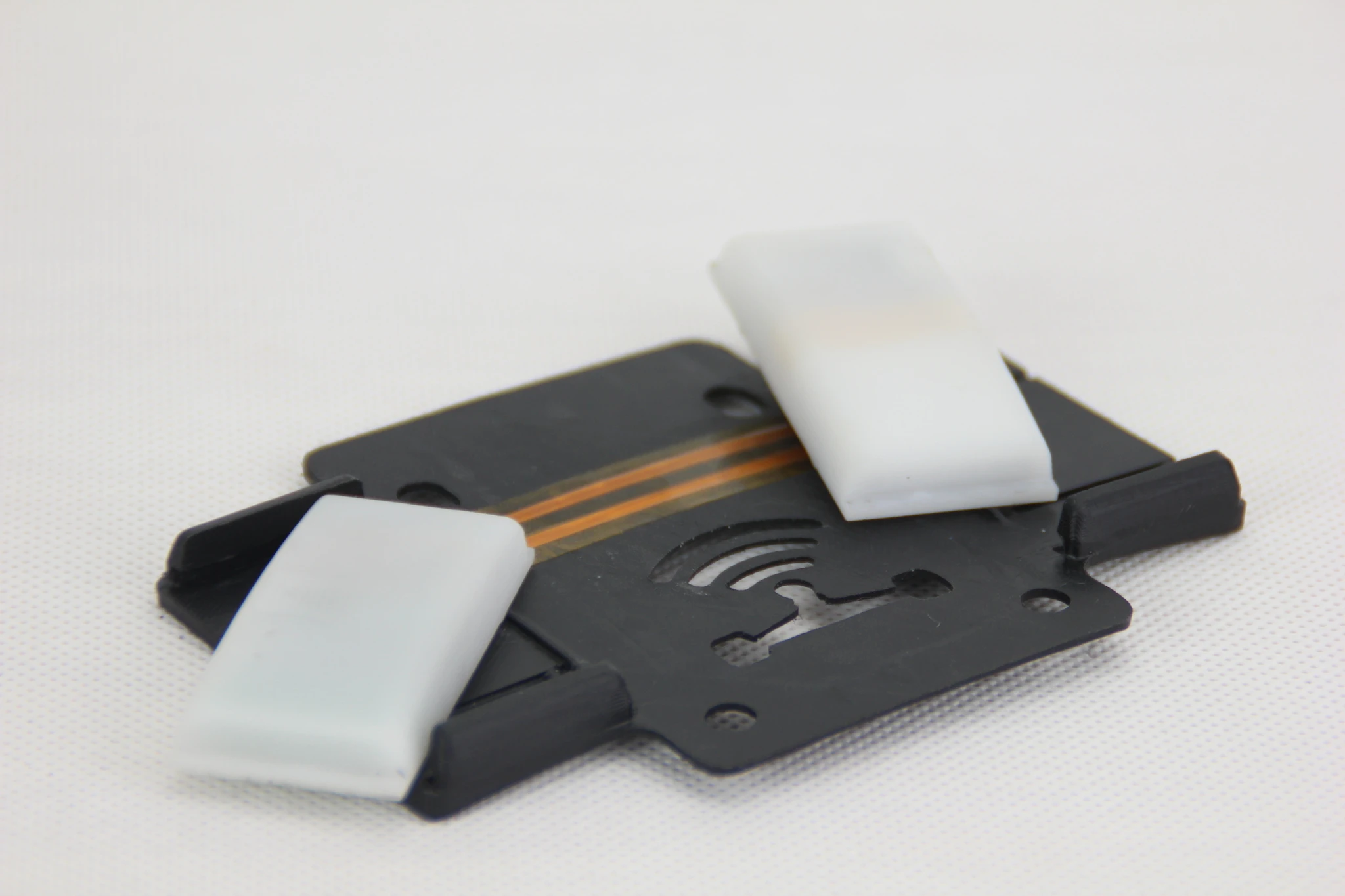 Syrmo will run on Android and iOS devices that are Bluetooth 4.0 capable and its detachable battery is charged via Micro USB