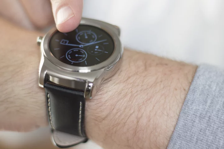 Before running our full review, Gizmag has some early impressions of the metal LG Watch Urbane (Photo: Will Shanklin/Gizmag.com)