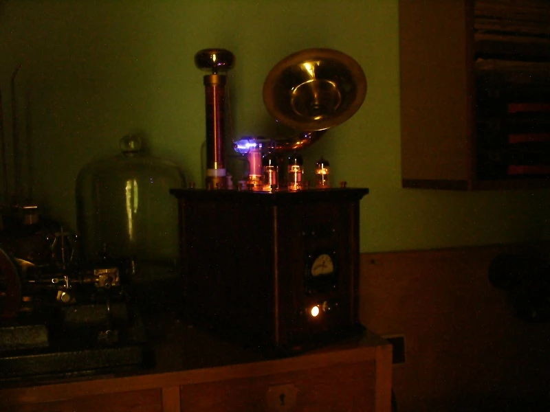 A timed exposure shows the plasma discharge utilized by the Steampunk Plasma Speaker (Photo: Conscious Flesh)