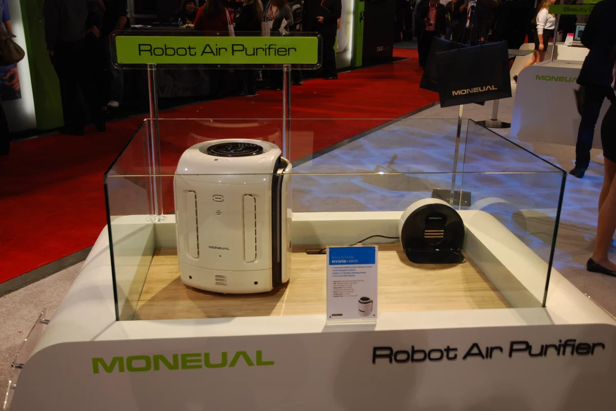 Rydis' H800 robotic air purifier roams the house in search of allergens, odor and dust