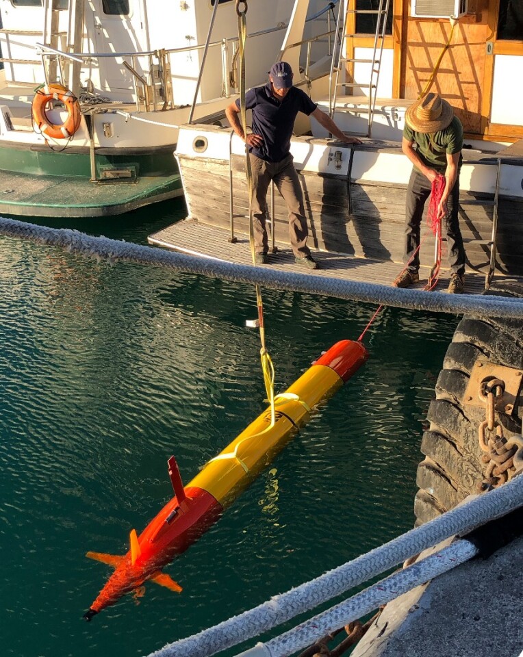 MBARI engineers Brett Hobson and Brian Kieft dunk-test the long-range AUV in Honolulu Harbor