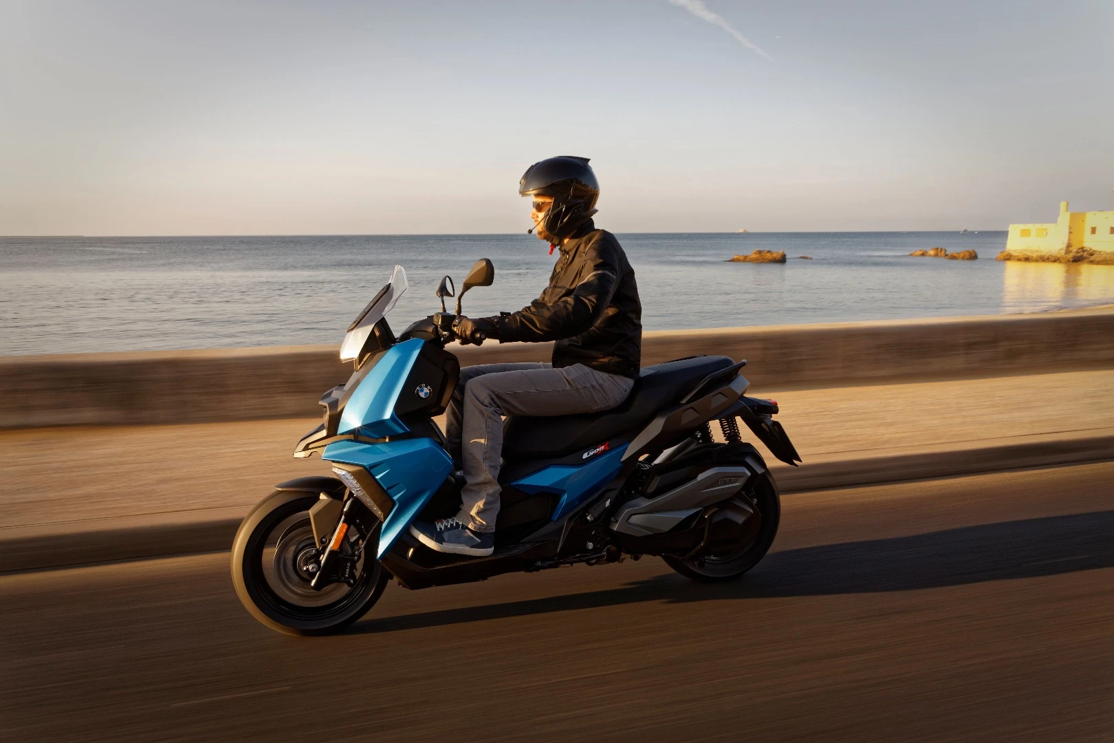 We're expecting the C400X to be priced slightly below the C650 GT and C650 Sport at around $US7,000-9,000