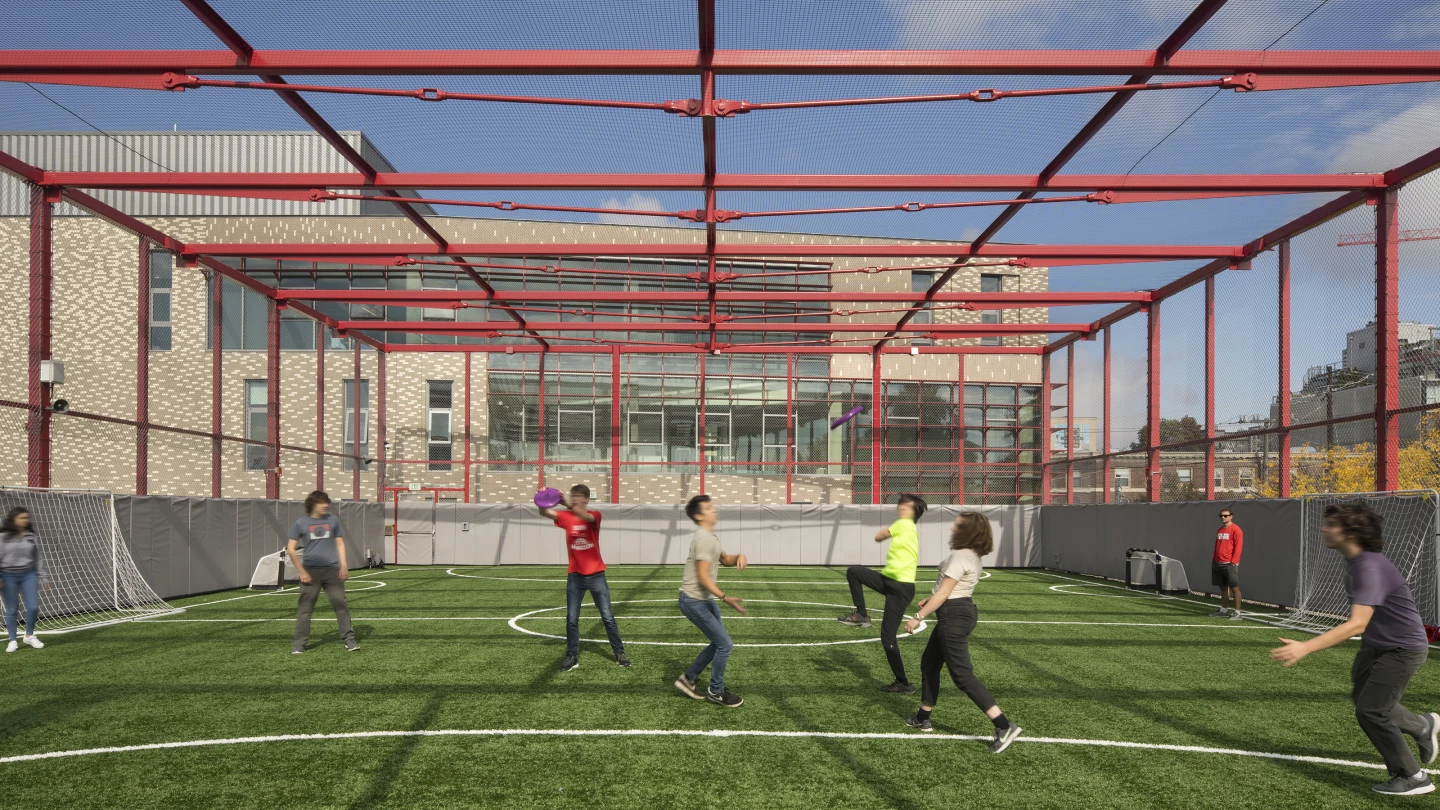 Seattle Academy of Arts and Sciences Middle School made good use of the rooftop by installing an outdoor playfield