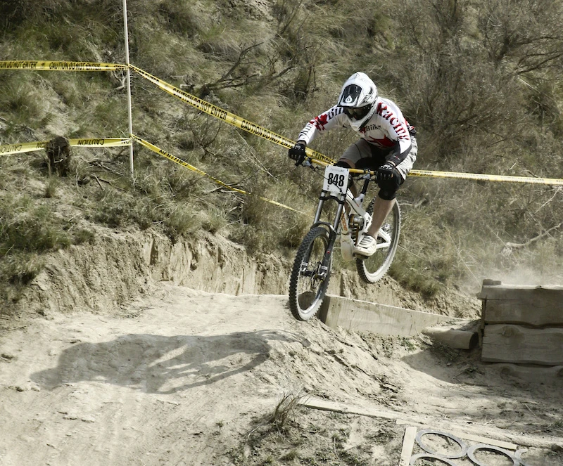 The Zerode G-1 mountain bike incorporates a mid-bike-mounted internal geared hub, which is said to allow it to perform better than a regular MTB in a variety of ways