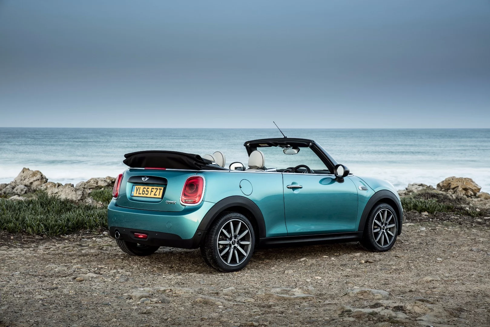 As before, all of the powerplants in the MINI Convertible will vary by model trim