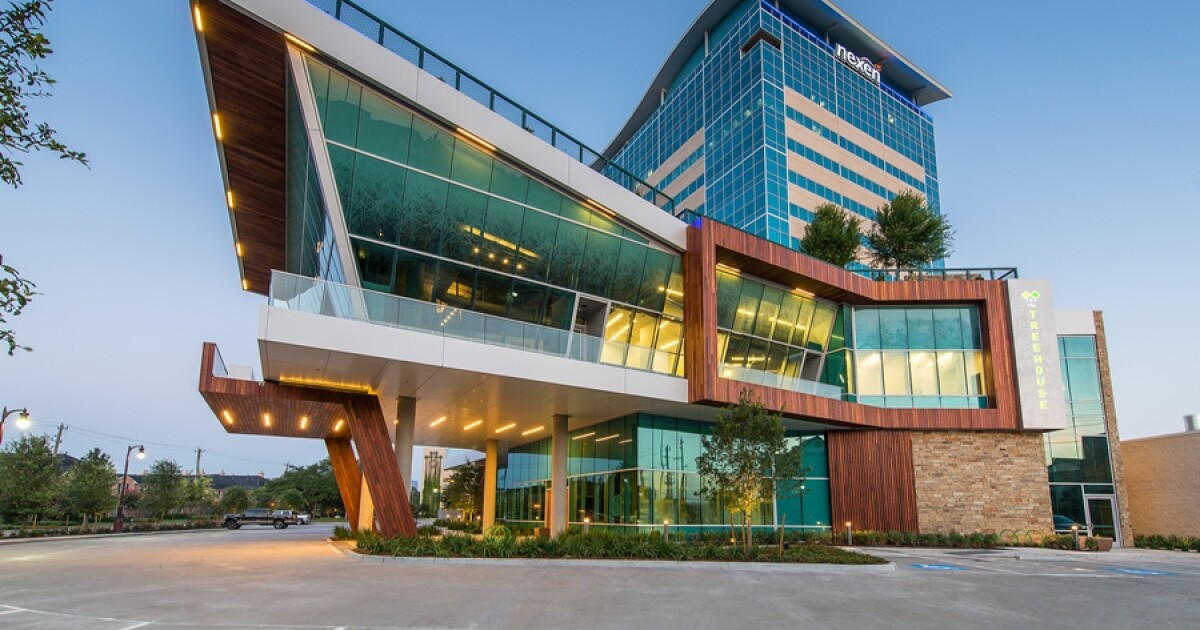 Которые находятся в одном здании. Которые находятся в одном здании. Опус тауэр дубай. Которые находятся в одном здании. Жилые комплексы необычной формы.