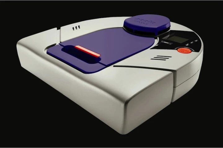 Neato Robotic's new XV-21 boasts a new brush and filter to better clean up after pets